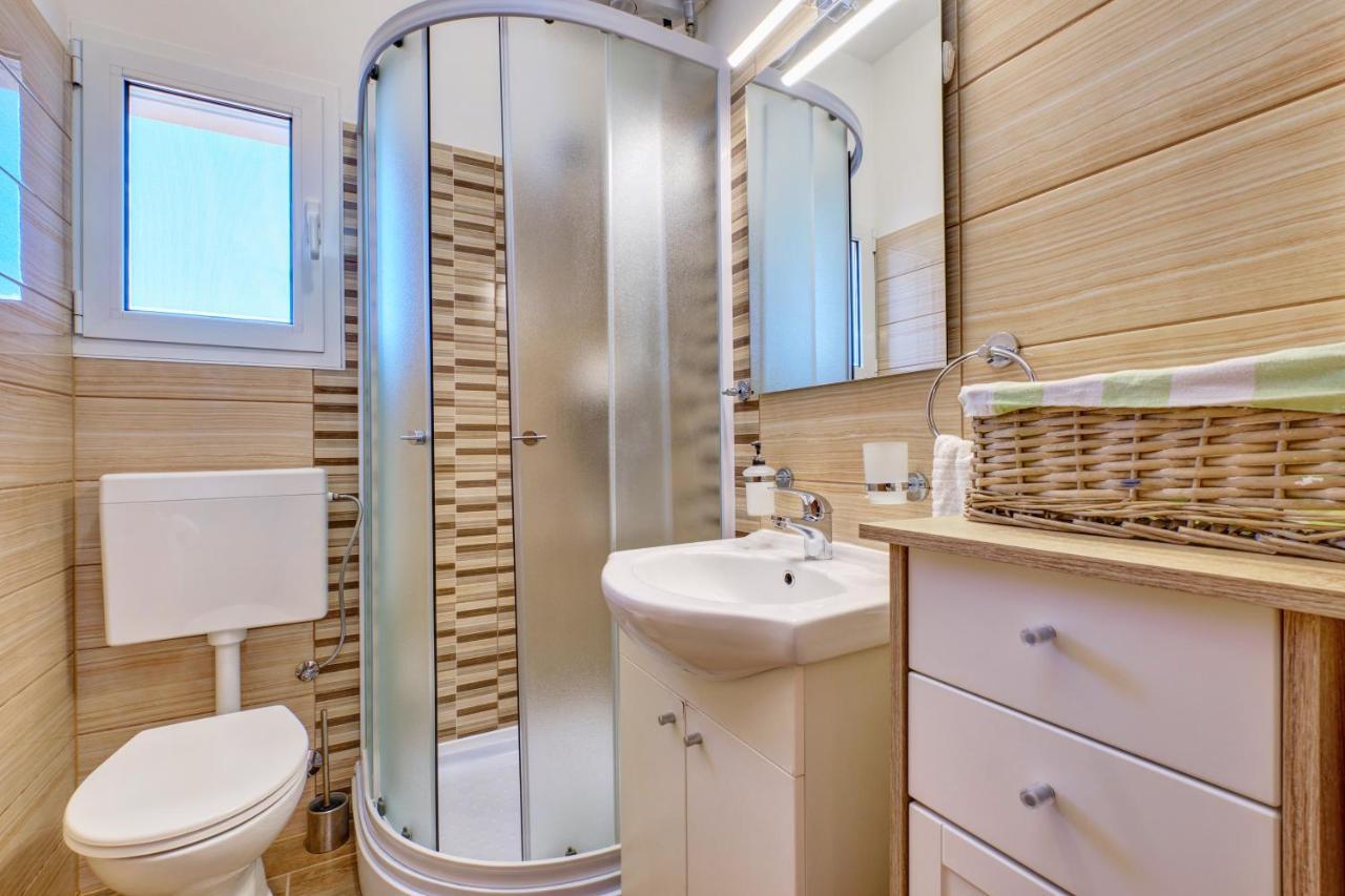 Apartment Tena เวลิโลชิน ภายนอก รูปภาพ